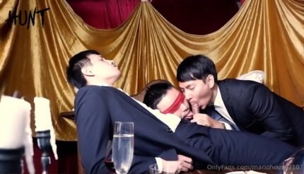 มาริโอ้นายแบบเกย์เวียดนามถ่ายแบบกินไส้กรอกเย็ดสดซ้อน3กับ2หนุ่มไทยเหน่งและชินจัง อยู่ตรงกลางมันส์มากเสียวทั้งควยทั้งรูตูดน้ำแตกในรูเลย