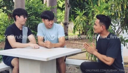 เมื่อชายเร่ร่อนมาขอข้าวจากคู่รักเกย์ คนหนึ่งไม่พอใจแต่อีกคนเต็มใจ เขาจะได้กินข้าวหรือกินอย่างอื่น จะอร่อยแค่ไหนตามมาดูครับ แต่ที่รู้พวกเขาเงี่ยนมาก